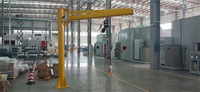 <a href=http://www.8jianzhi.cn/news_article?news_id=72>起重機</a>